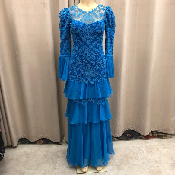 TADASHI SHOJI - MOREAU GOWN - Picture 4 of 8